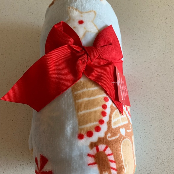 Gingerbread Blanket Holiday Time Red and White Festive - Picture 4 of 11